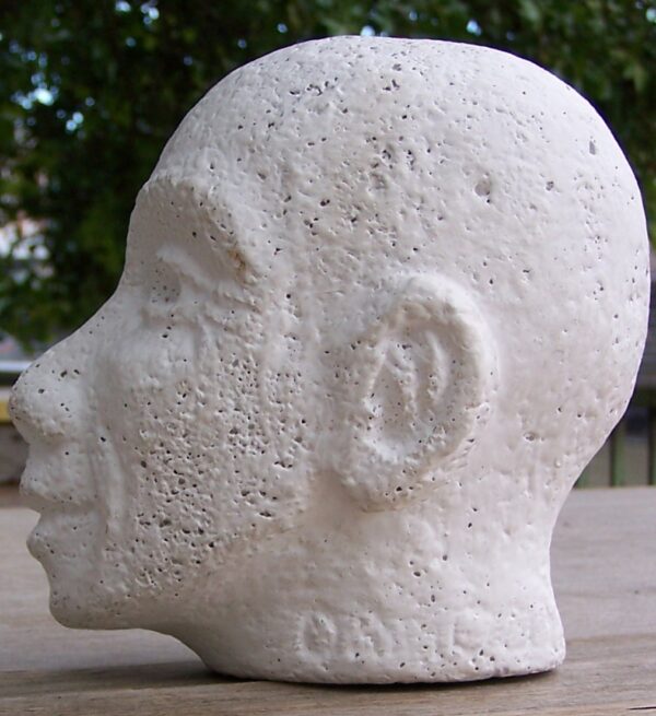 "Offen und Neugierig" Open-And-Curious, Skulptur aus Gas-Beton mit Anstrich, amogis